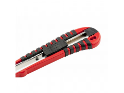 Нож, 9 мм выдвижное лезвие, метал. направляющая, эргономичная двухкомпонентная рукоятка//MATRIX