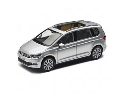 Модель автомобиля Volkswagen Touran, 1:43, Reflex Silver Metallic, артикул 5TB099300A7W от VAG Модель автомобиля Volkswagen Touran, 1:43, Reflex Silver Metallic, артикул 5TB099300A7W